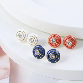 Европейские и американские ювелирные изделия оптом Цветные круглые пуговицы с металлическим узором Простые серьги для женщин Тренд